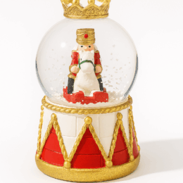 Διακοσμητική χιονόμπαλα με φιγούρα καρυοθραύστη πάνω σε λευκό άλογο